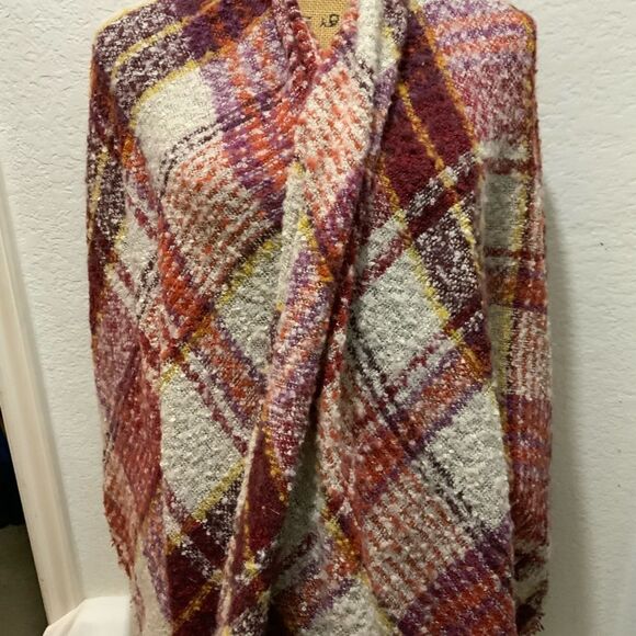 C Est 1946 Poncho  Plaid Red cream multicolor One Size NWT - Picture 1 of 8